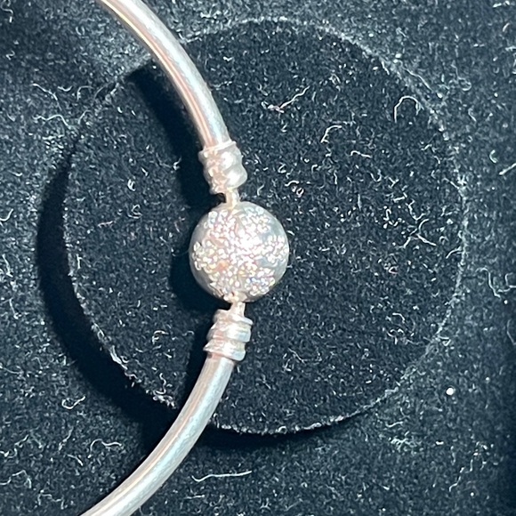 Limited Edition Unique Snowflake Bangle w Pandora Clasp & Box - Picture 2 of 16